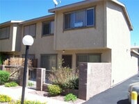 Building Photo - 2204 Silver Pine Dr