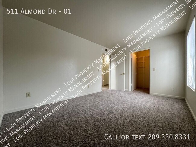 Building Photo - 511 Almond Dr