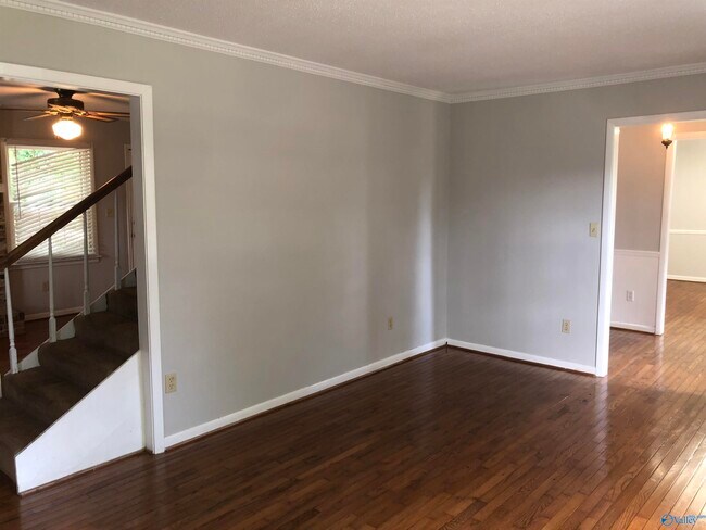 Building Photo - 5642 Chickasaw Dr