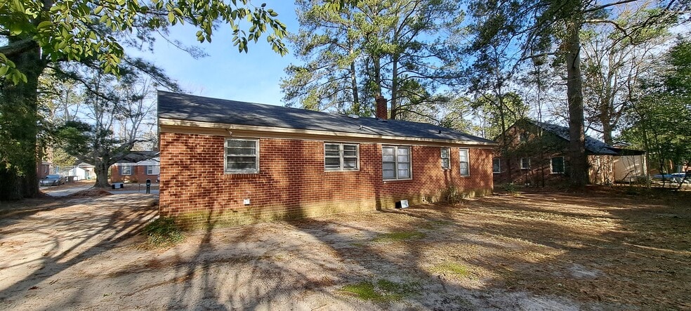 Building Photo - 806 S Best St