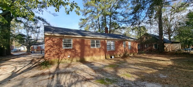 Building Photo - 806 S Best St