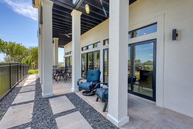 Building Photo - 3305 Close Call