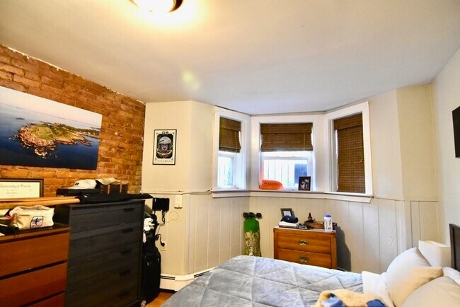 Building Photo - 17 Savin Hill Ave