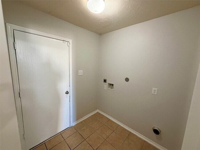 Building Photo - 9011 Aspen Trace Ln