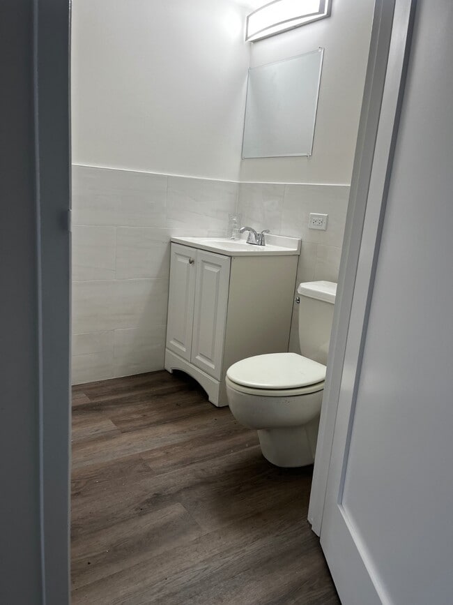 Building Photo - 171 Wellington Ct