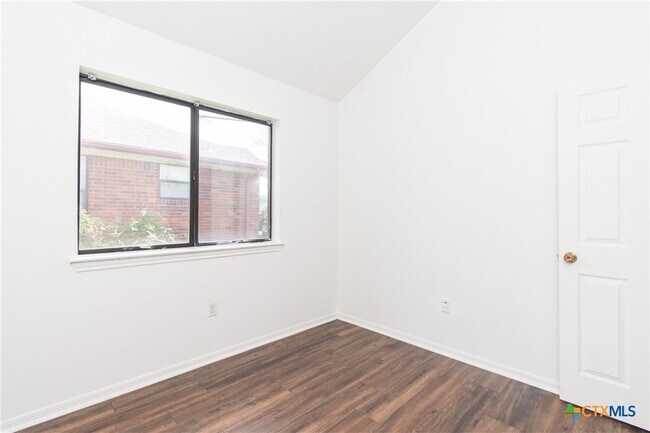 Building Photo - 214 Appaloosa Dr
