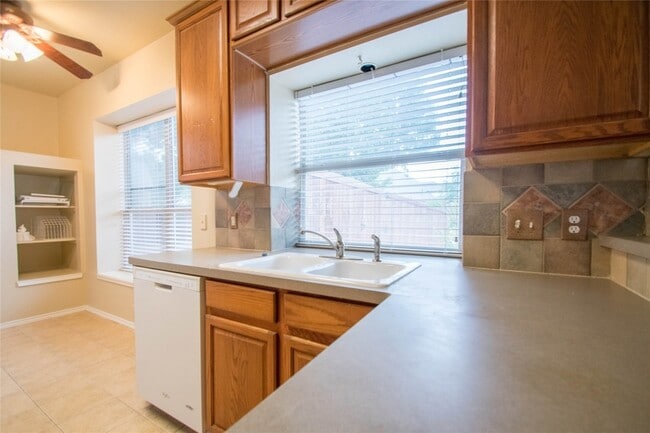 Building Photo - 11139 Still Hollow Dr