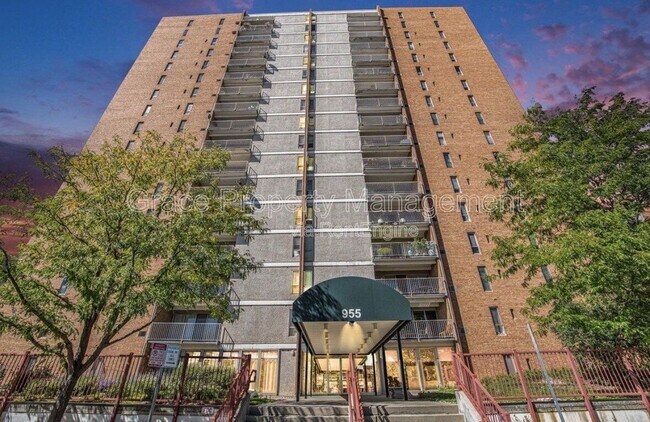 Building Photo - 955 Eudora St