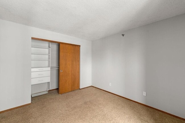 Building Photo - 433 S 7th St