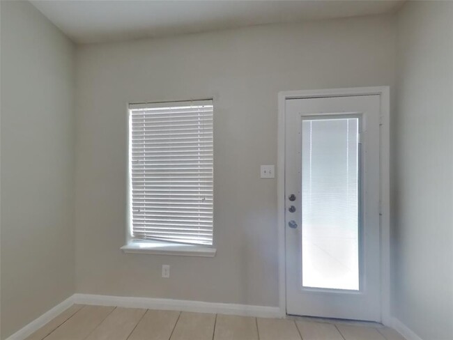 Building Photo - 2123 Golden Topaz Dr