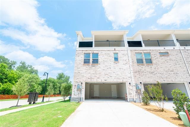 Building Photo - 7800 Manilla Dr