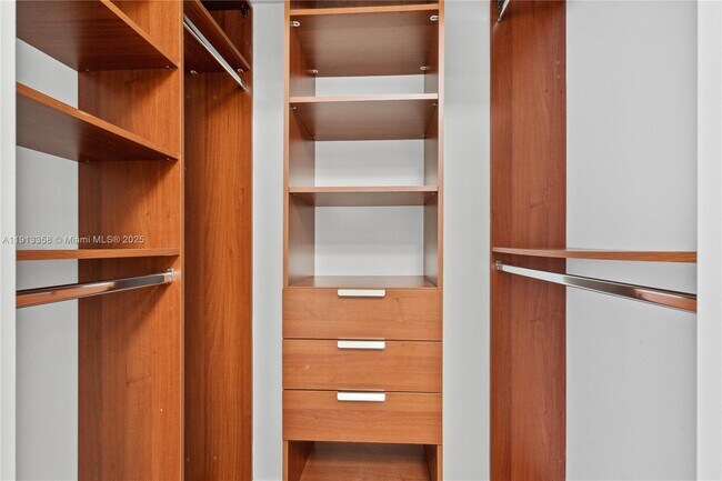 Building Photo - 16699 Collins Ave