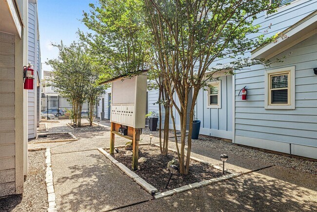 Primary Photo - 525 11th St