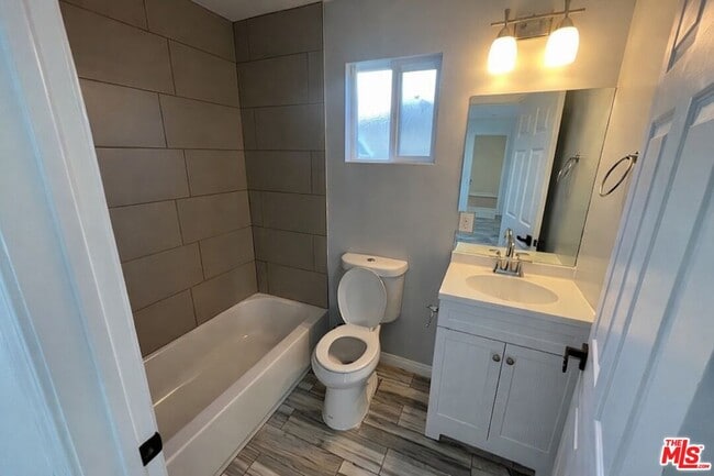 Building Photo - 10745 Saticoy St