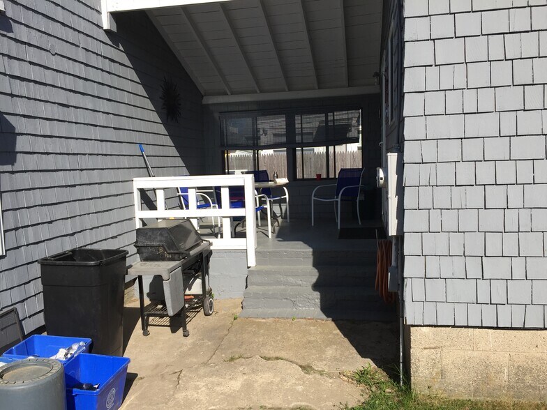 Building Photo - 147 Franklin St