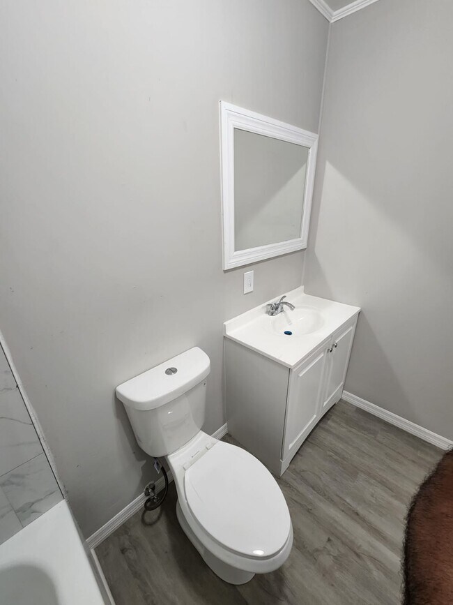 Building Photo - 602 NW 1st Ave