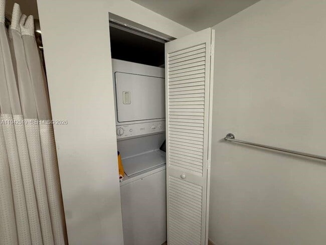 Building Photo - 41 SE 5th St