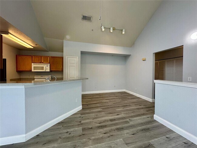 Building Photo - 9141 Lee Vista Blvd