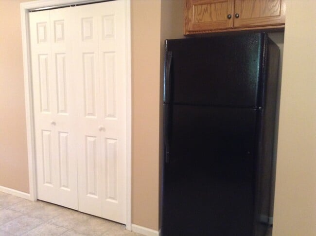 Building Photo - 515 W 3rd St