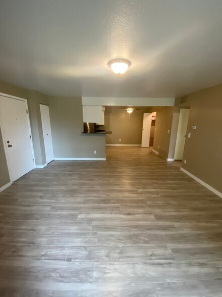 Building Photo - 420 Zang St