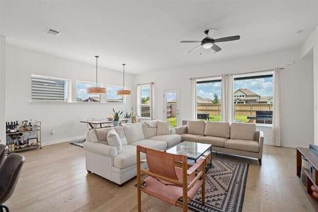 Building Photo - 158 Patrick Herndon Dr