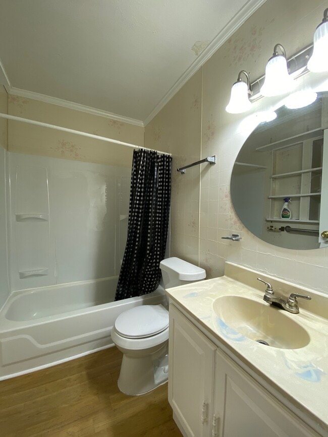 Building Photo - Single Family Home *LEASING SPECIAL AVAILABLE*