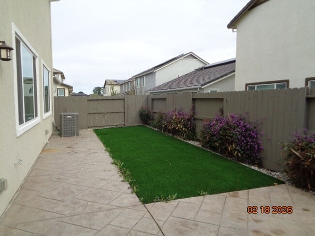 Building Photo - 7001 Bergenia Ct