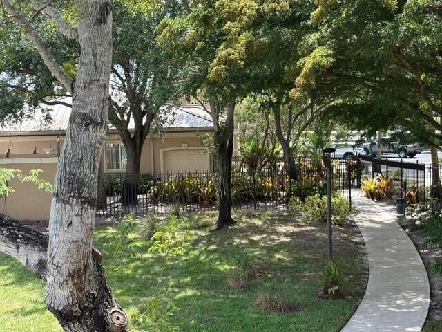 Building Photo - 100 Crestwood Ct N