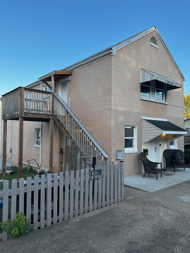 Building Photo - 119 S High St