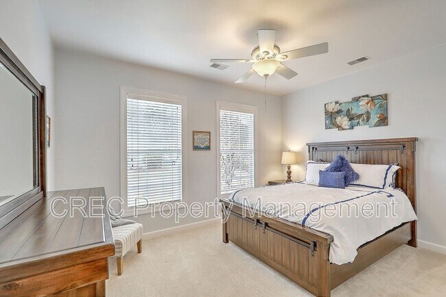 Building Photo - 1485 Oakhurst Dr