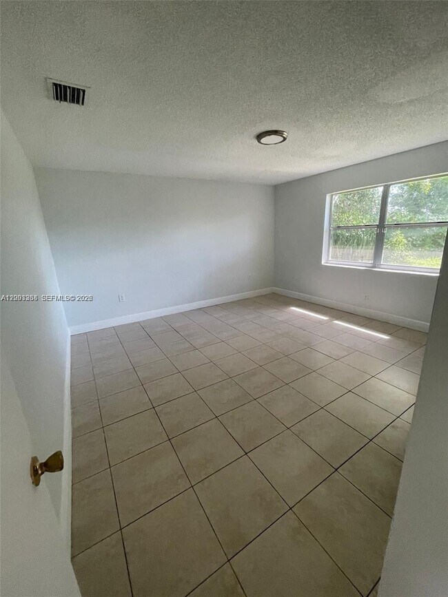 Building Photo - 757 NW 95th Terrace