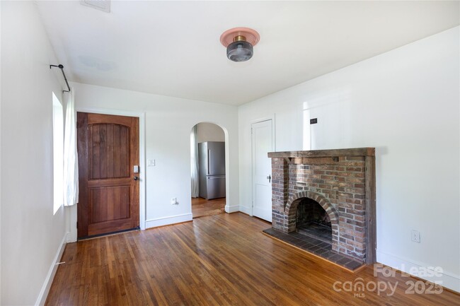 Building Photo - 3440 Oakwood Ave