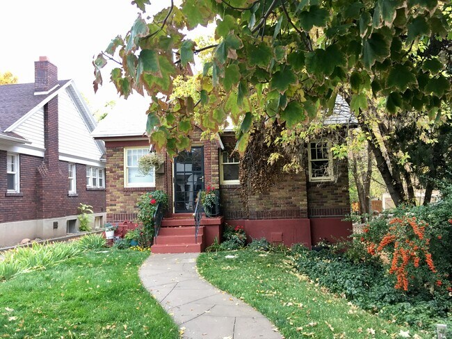 Building Photo - 1112 900 E