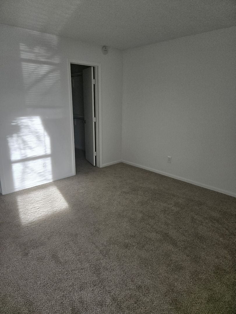 Building Photo - 7720 W 87th Dr