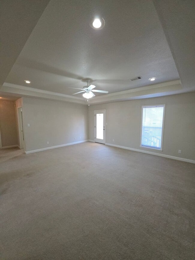 Building Photo - 2102 S Greenwich Ave