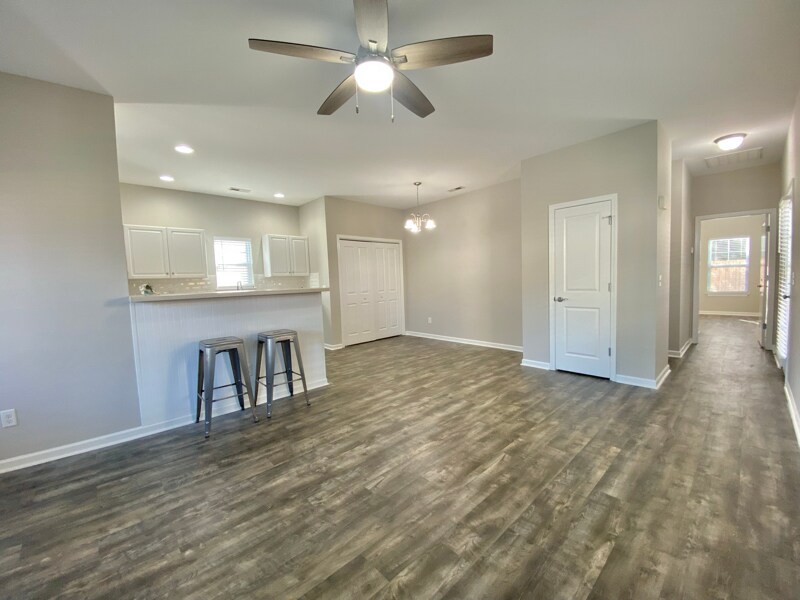 Building Photo - 842 Kiawah Ln