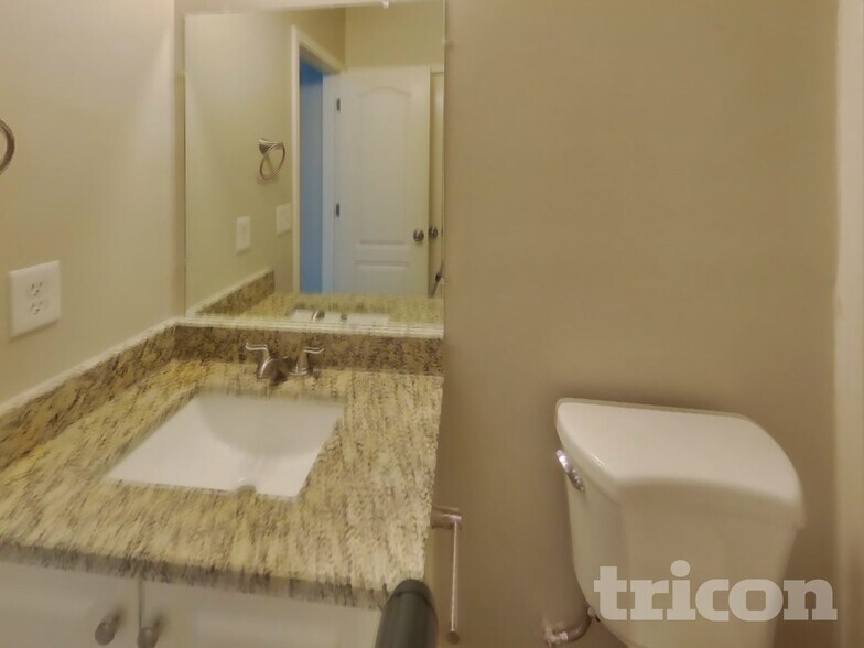 Building Photo - 821 Monroe Ct