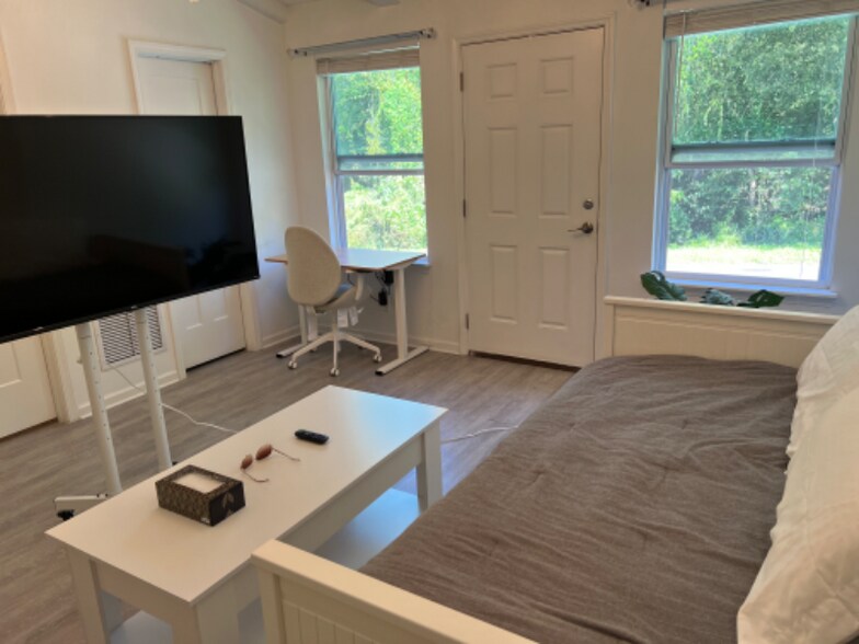 Building Photo - 1015 Calhoun St