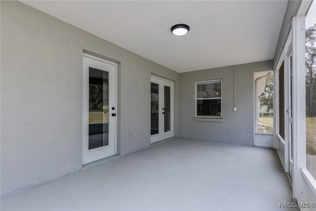 Building Photo - 320 N Fresno Ave