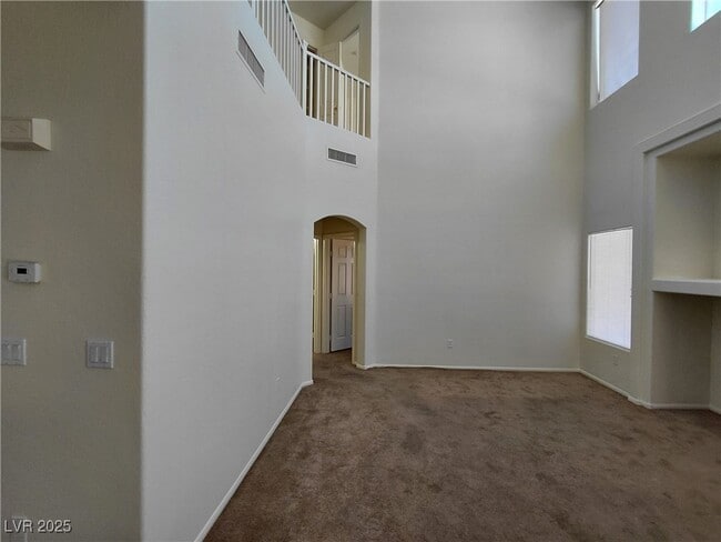 Building Photo - 452 Crocus Hill St