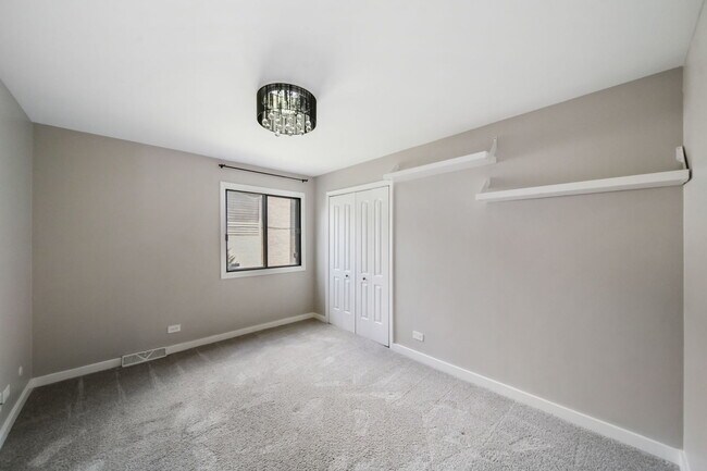 Building Photo - 309 Starling Ct