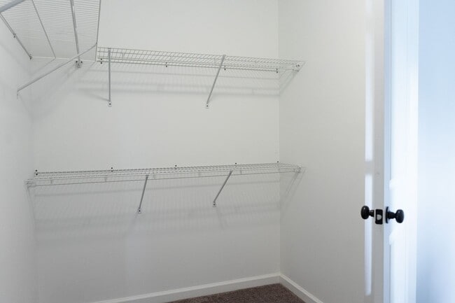 Building Photo - 2624 Leland Dr