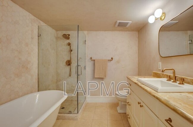 Building Photo - 1018 4th St