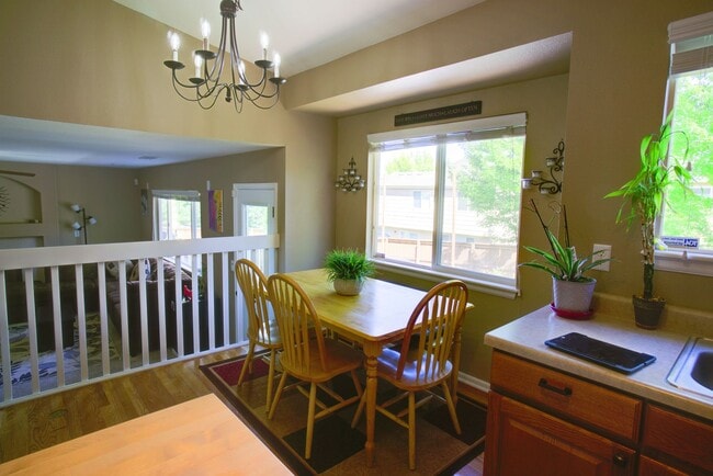 Building Photo - Beautifully Updated 3-BR Home in Heart of Westridge – Move-In Ready