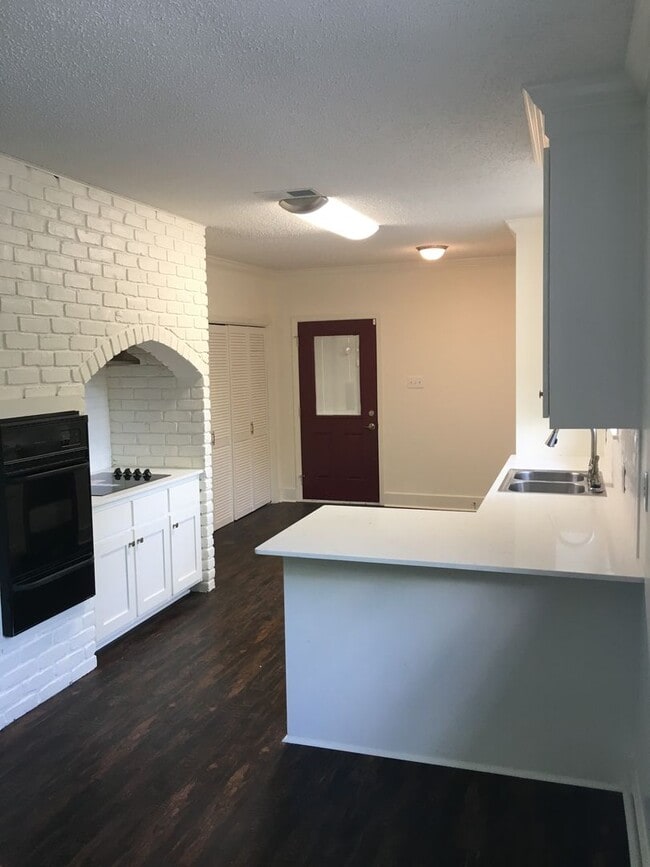 Building Photo - Available Furnished OR  Unfurnished.