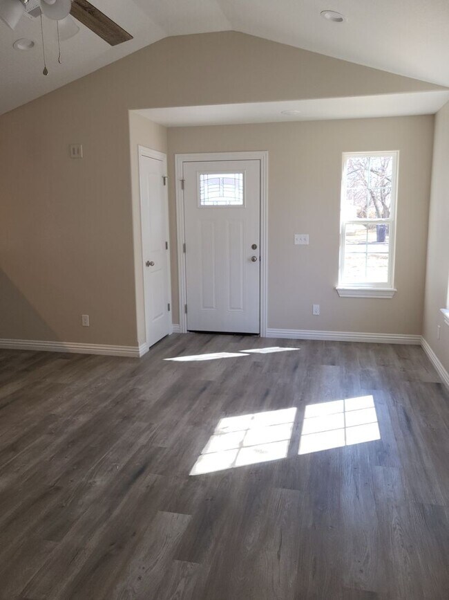 Building Photo - 3 bedroom, 2 bath house in Webb City!