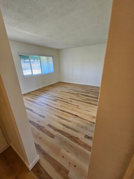 Building Photo - 13852 Milton Ave