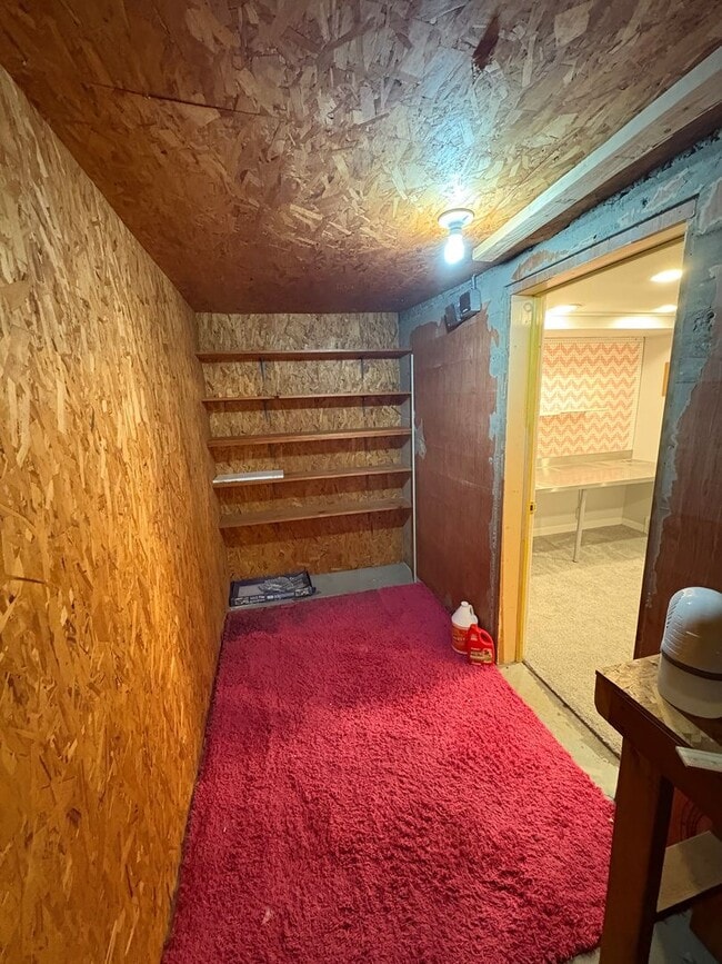 Building Photo - 4 Bedroom 2 Bathroom house