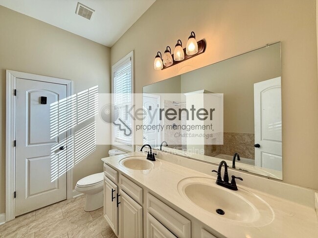 Building Photo - 2769 Haywood Ave