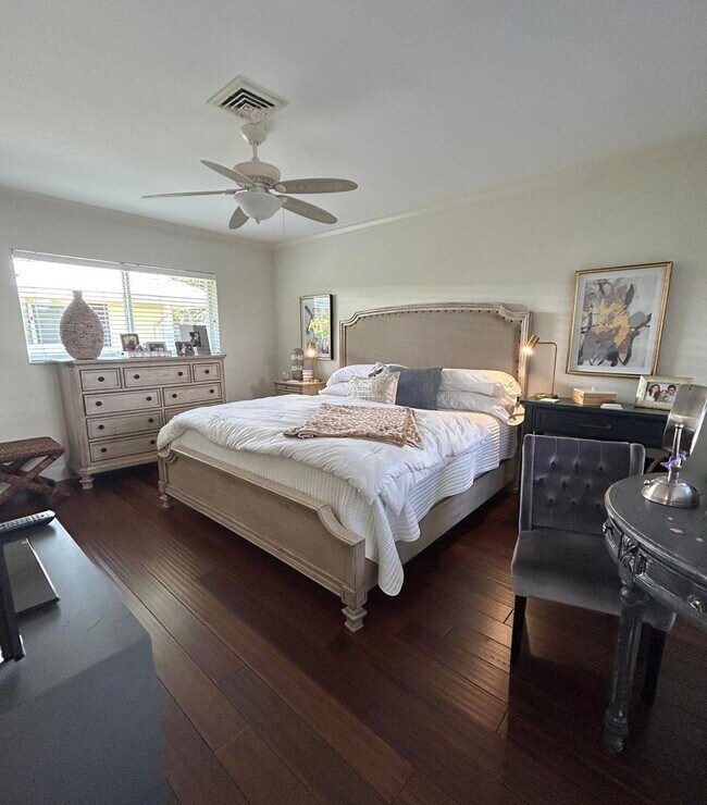 Building Photo - 1080 Walnut Terrace